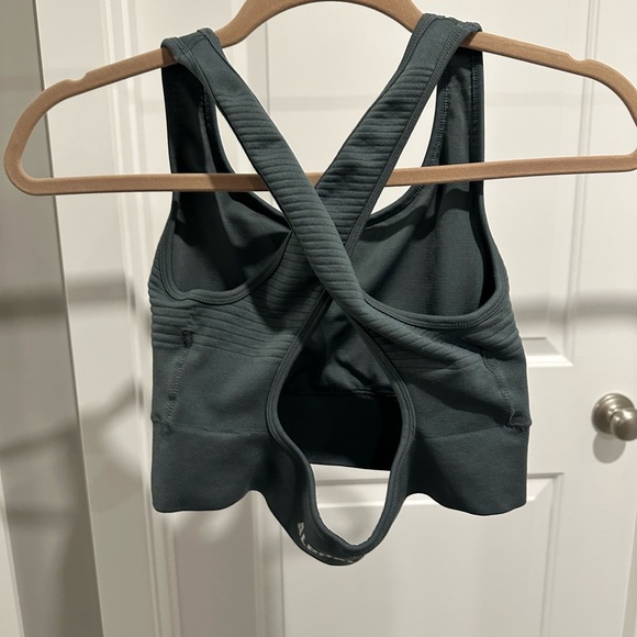 Alphalete Amplify Sports Bra - Picture 2 of 3